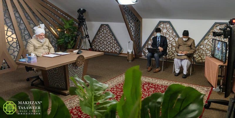 Strive to please Allah, everyone else will follow: German Ahmadi university graduates blessed with meeting Huzoor