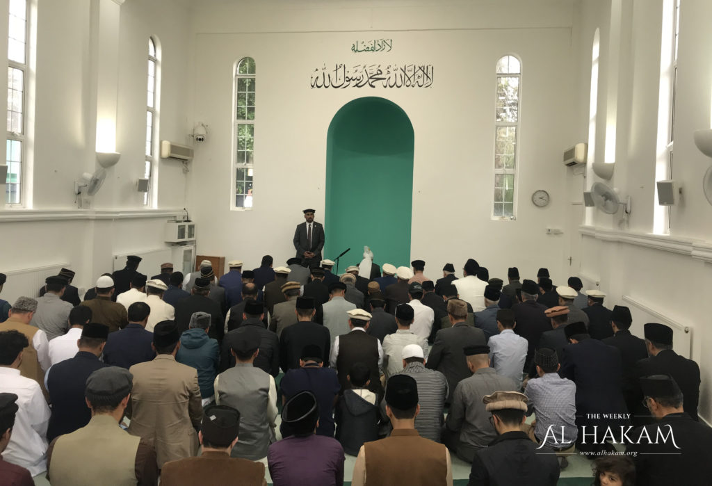 Huzoor visits Fazl Mosque after Eid Prayer 1 PIC 1