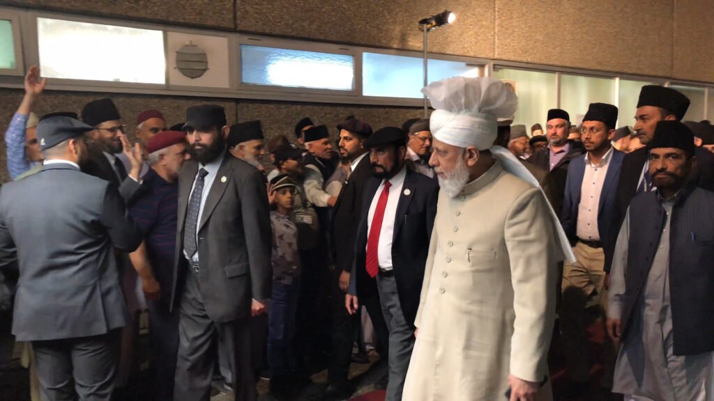 Hazrat Khalifatul Masih arrives in Germany for 2019 Jalsa Salana 3 JC Outro.00 00 45 21.Standbild002 1