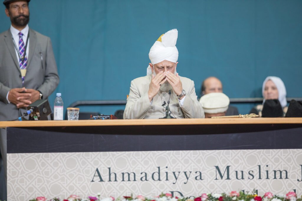 “Eternal blue skies of peace and prosperity” – Huzoor speaks to external guests at Jalsa Germany 4 rsz 2q0a0572