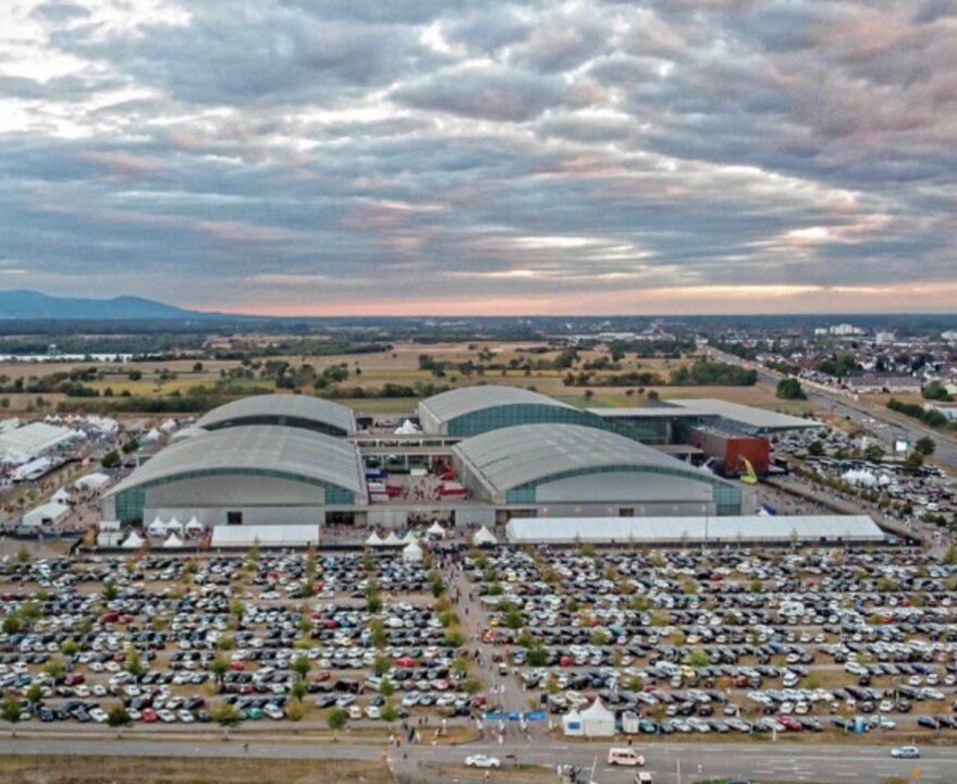 Hazrat Khalifatul Masih V arrives in Germany for 44th Jalsa Salana Al
