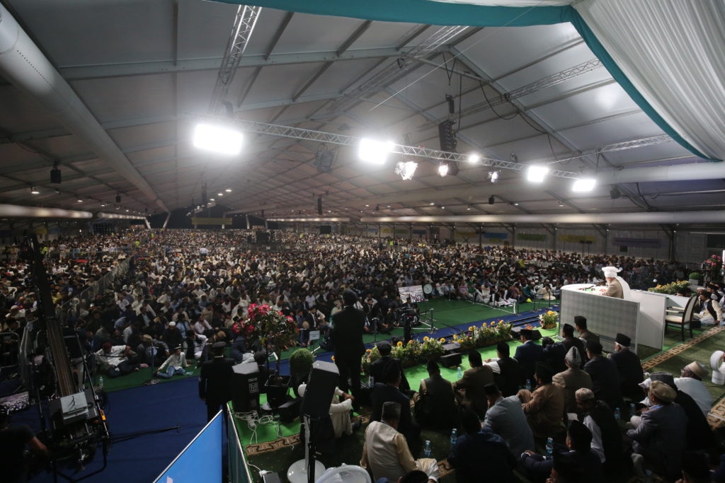 The Holy Quran: Defender of human rights – Hazrat Khalifatul Masih V addresses concluding session of 53rd Jalsa UK 1 6Y9A8685