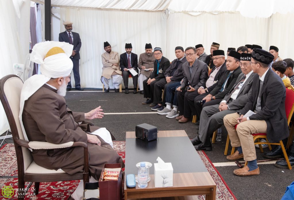Worldwide delegations meet Huzoor post-Jalsa Salana UK 2 indonesia