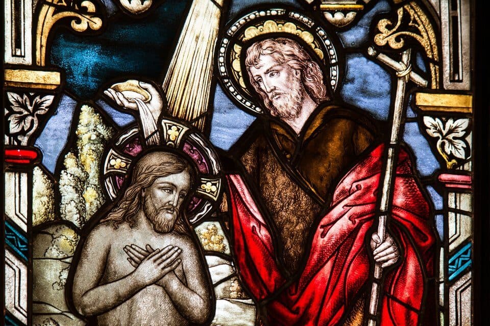 rsz_church-window-1016443_1920.jpg