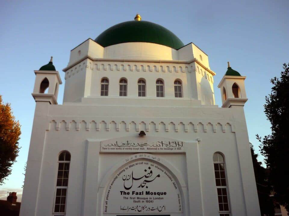 182 UK Khuddam travel to meet Hazrat Khalifatul Masih