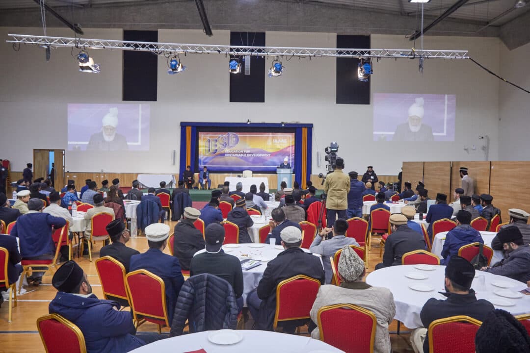 Huzoor addresses Ahmadi architects and engineers