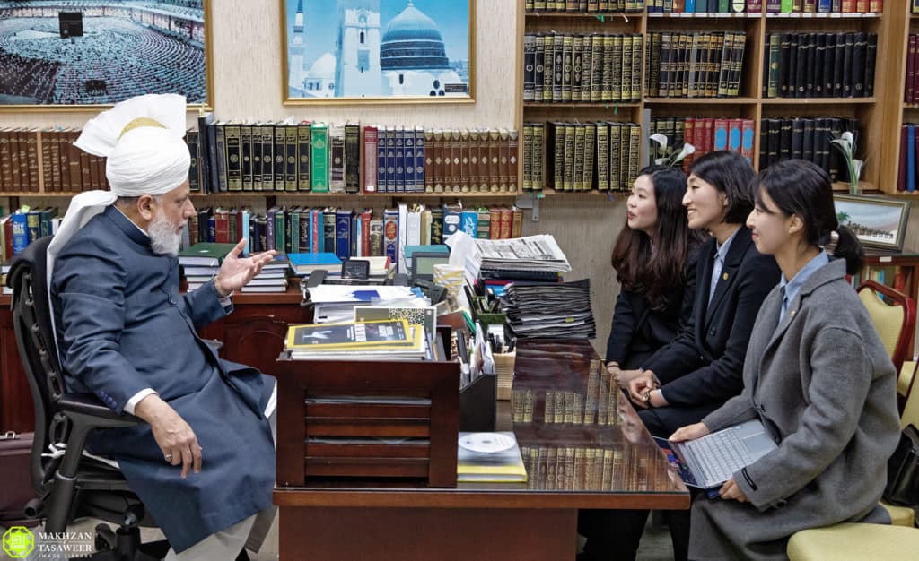 NGOs, member of European Parliament and Uganda’s high commissioner to the UK meet Huzoor (aa)