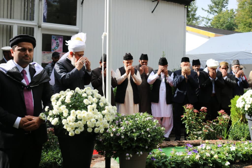 Liwa-e-Ahmadiyyat: Flying in the winds of the land of windmills