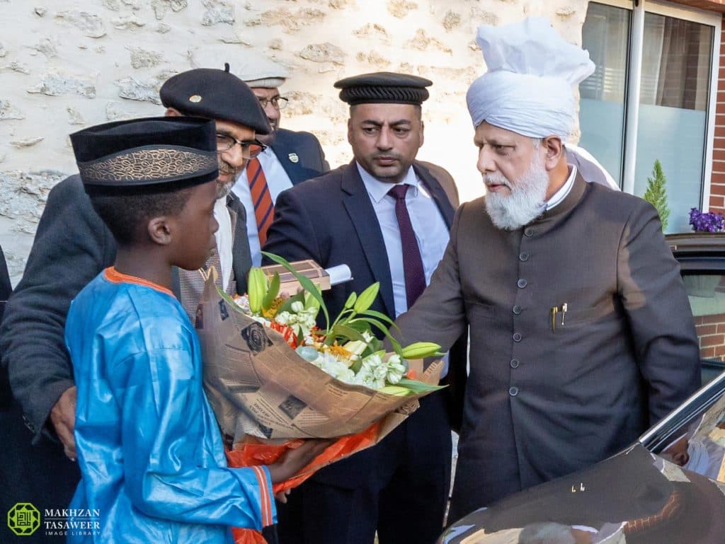 Hazrat Khalifatul Masih V arrives in France