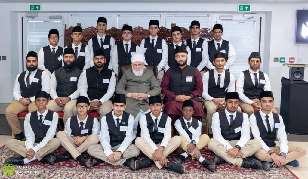 Waqf-e-Nau delegation from Australia spends time in Huzoor’s company