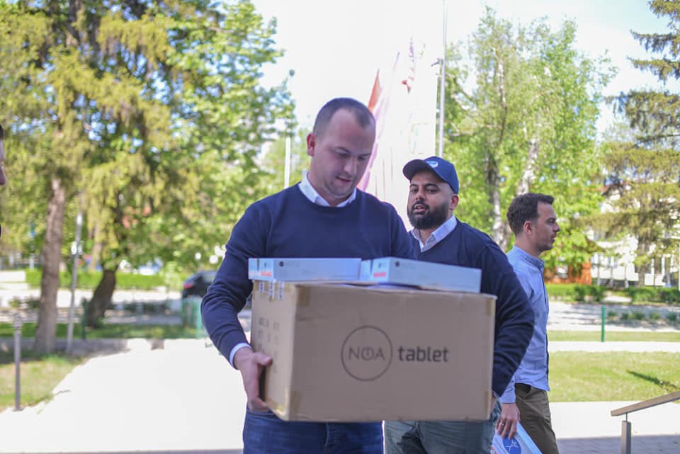 Humanity First Germany assists e-learning project in Kosovo