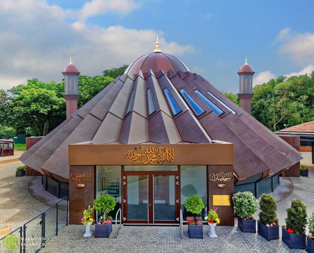 Hazrat Khalifatul Masih V’s Eid sermon and Eid Mubarak from the Al Hakam team