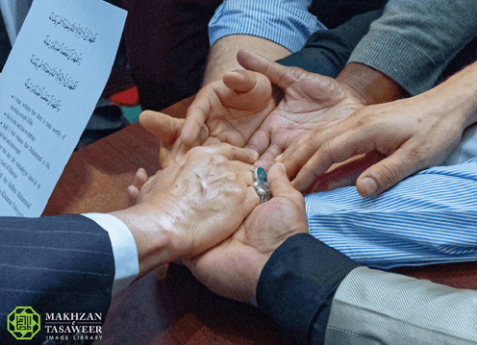 The binding of hearts – Love between Ahmadis and the Khalifa