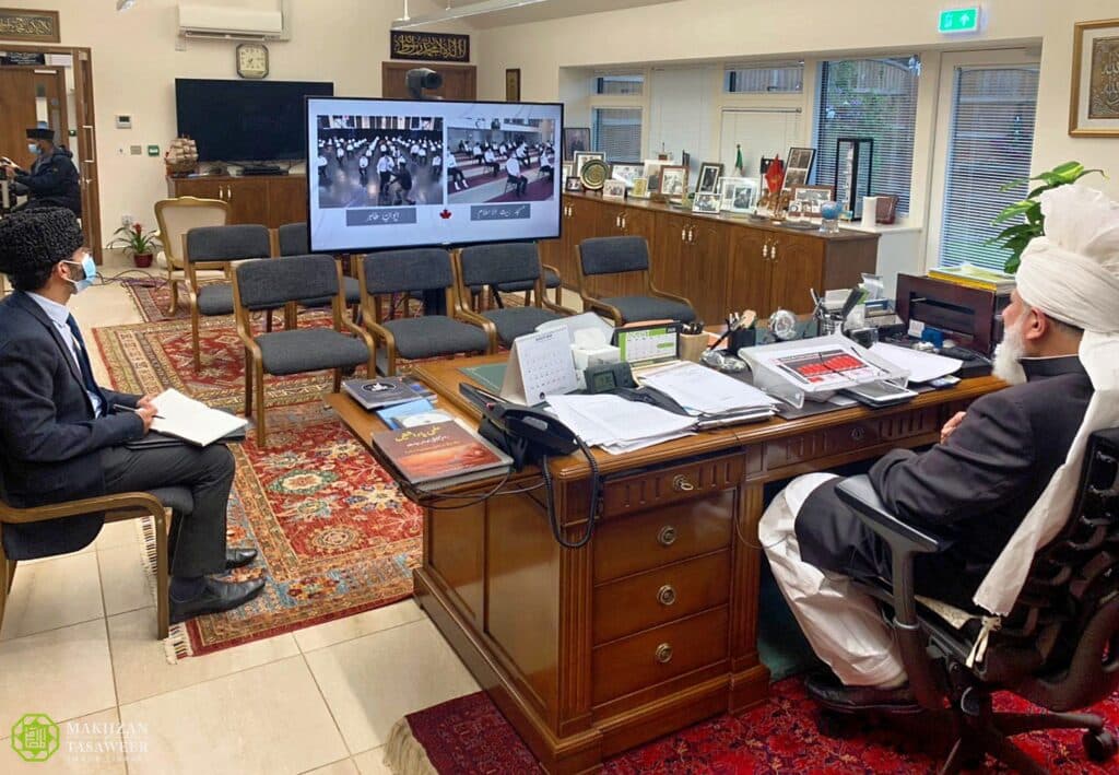 Canadian Atfal meet Hazrat Khalifatul Masih in virtual mulaqat