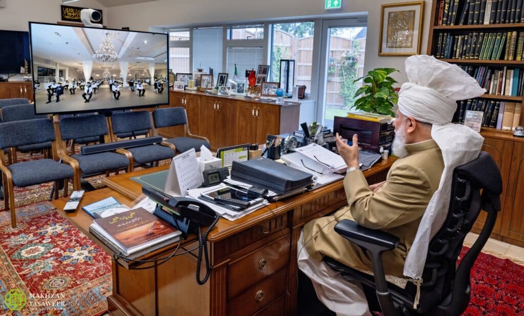 120 youth from the Netherlands meet Hazrat Khalifatul Masih V