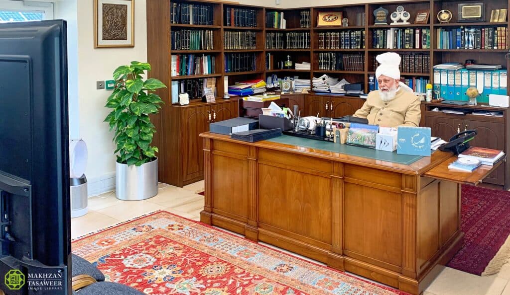 Blessed weekend for Lajna Imaillah Netherlands: A virtual meeting with Hazrat Khalifatul Masih V