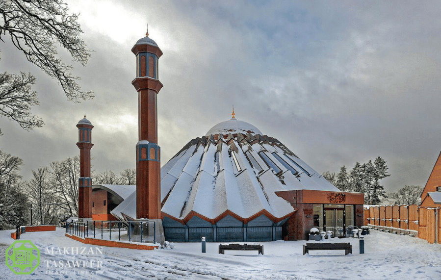 My expectation is that all Lajna members should follow the motto of “Modesty is part of your faith”: Ghana Lajna meet Hazrat Khalifatul Masih V
