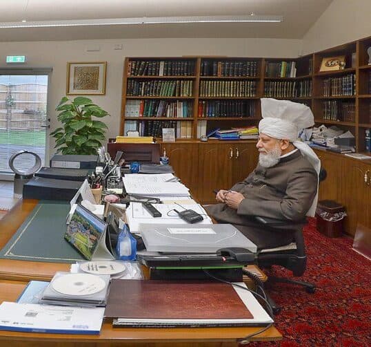 “What is truly of utmost importance is prayer”: UK missionaries meet Hazrat Khalifatul Masih virtually