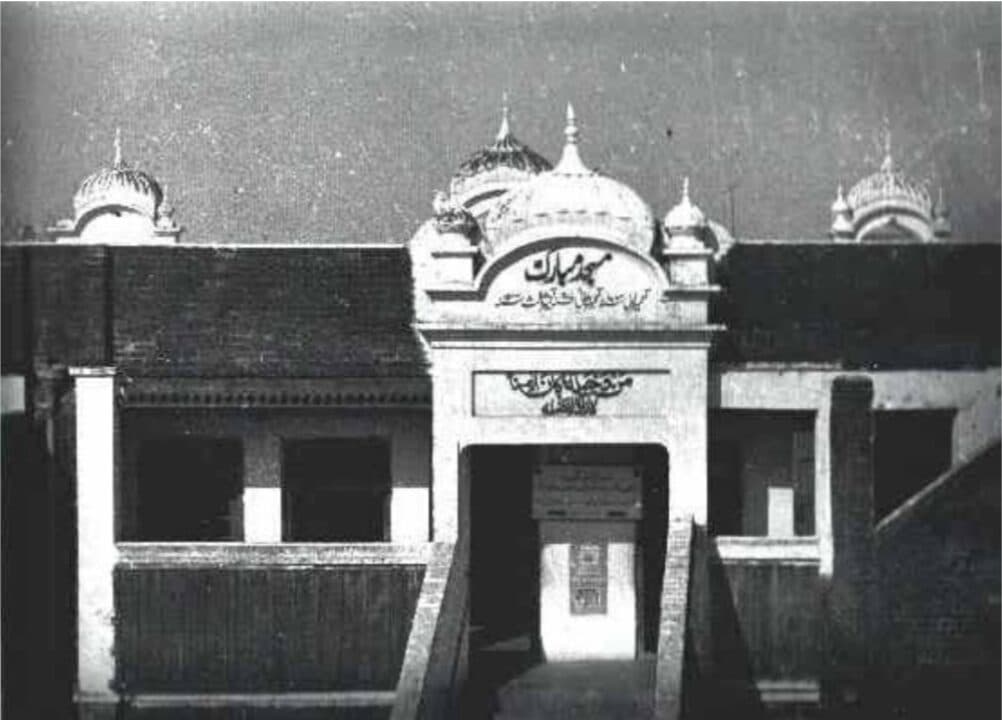 Coming from every distant track: European tourist, Mr Dickson, visits Qadian