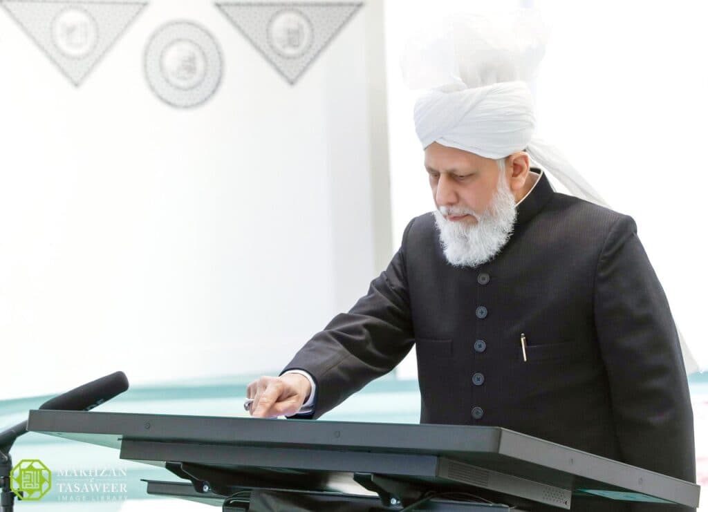 Another Gold Coast for Ghana: Hazrat Khalifatul Masih V launches MTA Ghana