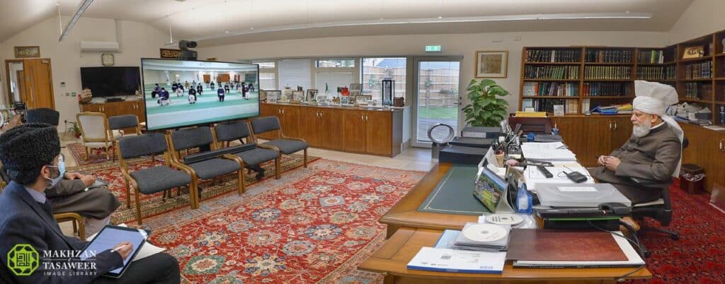 “What is truly of utmost importance is prayer”: UK missionaries meet Hazrat Khalifatul Masih virtually