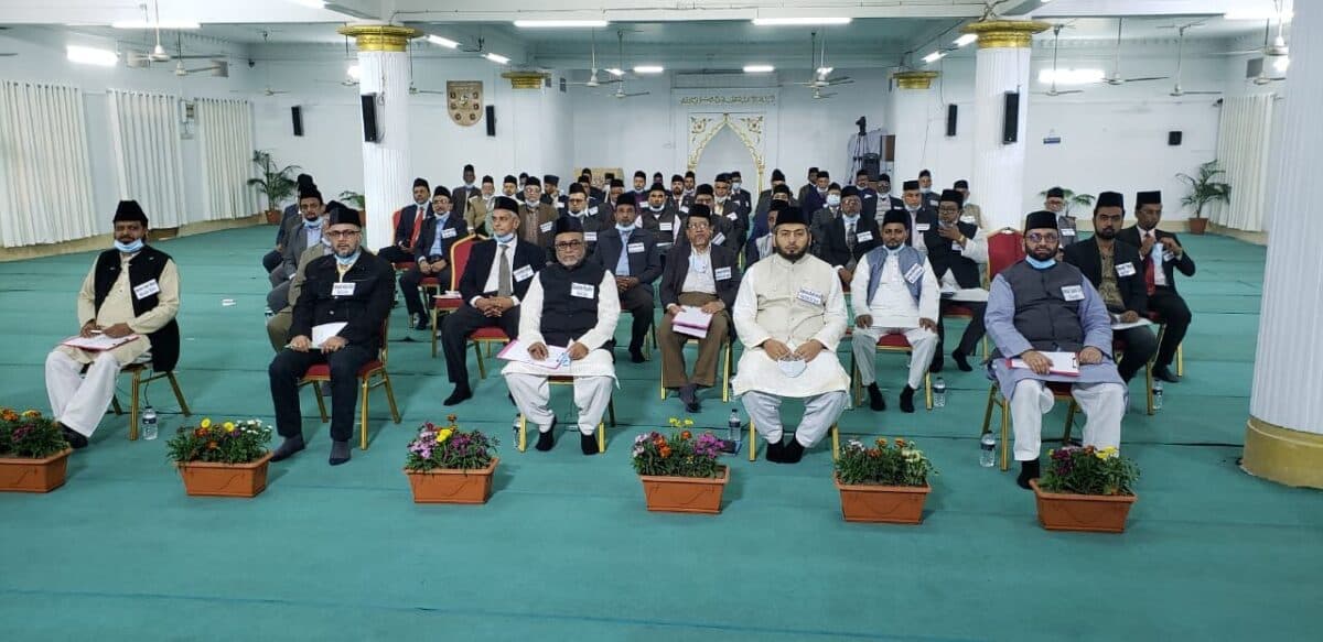 Bangladesh Ansarullah amila feeling fortunate after mulaqat with Huzoor