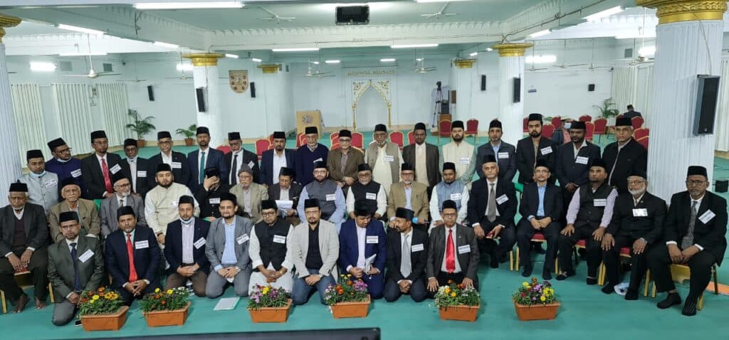Bangladesh Ansarullah amila feeling fortunate after mulaqat with Huzoor