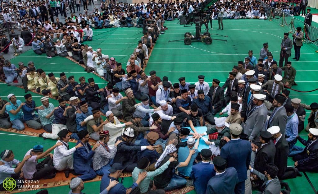 “The imam is a shield”: Huzoor’s warning about Fortnite