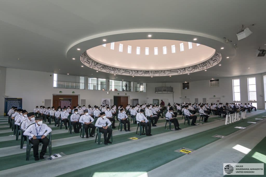 Atfal of London and Birmingham rejuvenated following blessed audience