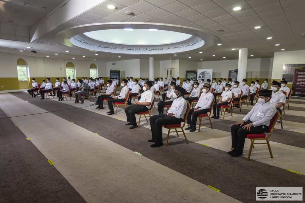 Mulaqat with Huzoor leaves lasting impression on UK Atfal in Manchester