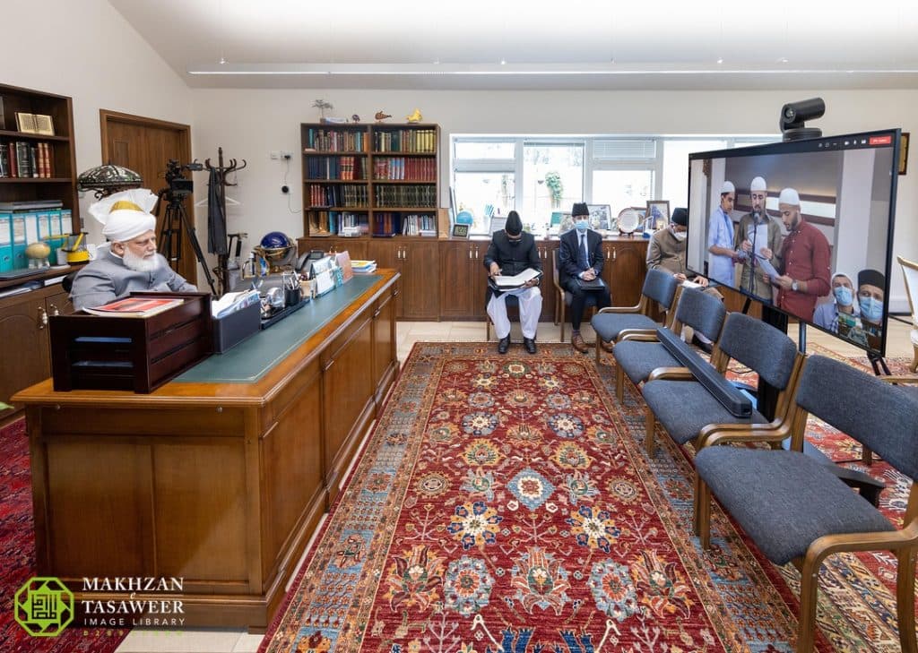 I love all sincere Ahmadis: Palestinian Ahmadis from the West Bank meet Hazrat Amirul Momineen