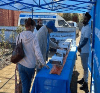 Ahmadis share Islam in remote Australia: Quran exhibition at Snowtown Market