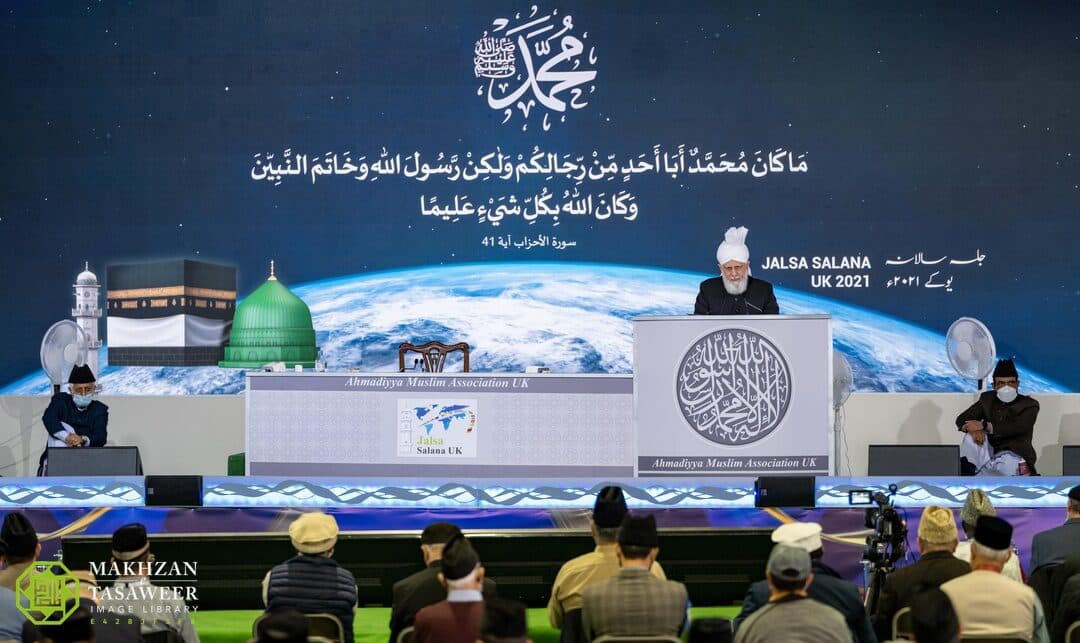 Islam is the true standard-bearer of universal rights: Huzoor delivers the concluding address from Jalsa Salana UK 2021