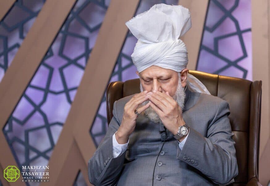 Ahmadi women should be confident in their faith: Amila of Lajna Imaillah Finland seeks guidance from Hazrat Khalifatul Masih V