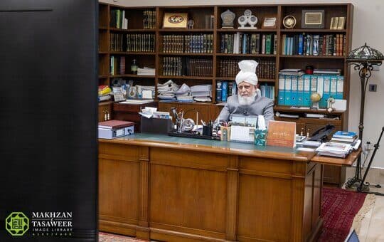 “With love and care, remind Lajna members”: National amila Lajna Imaillah USA seek guidance from Hazrat Khalifatul Masih