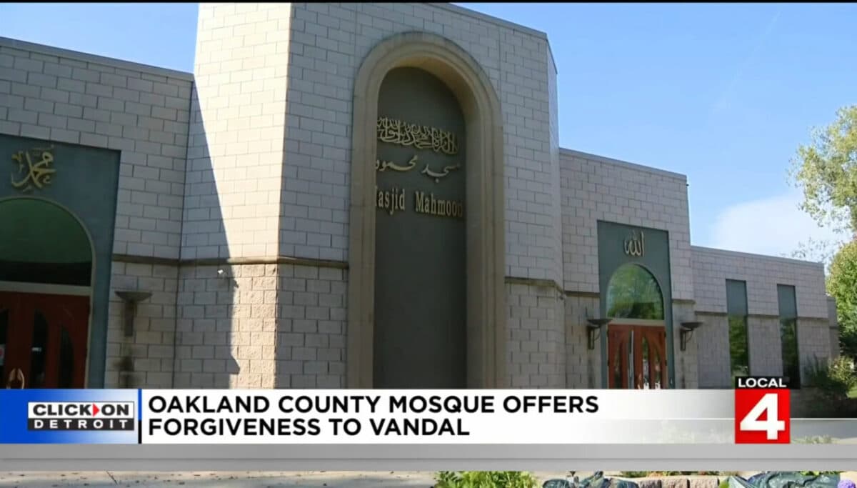 Faith groups show solidarity after vandalism of Ahmadiyya Mosque in Detroit, USA