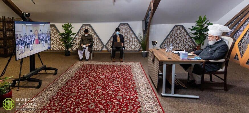 It is quite possible that we may see this prophecy of the Sun rising from the West fulfilled in our lifetime: Students of Western Canada meet with Huzoor