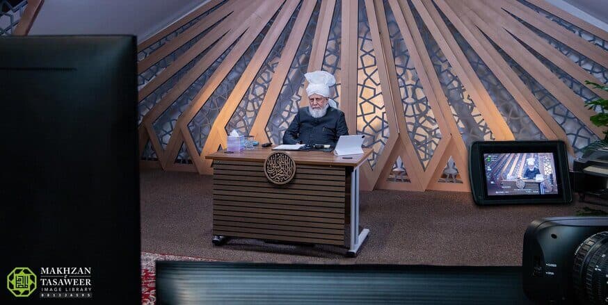 Ahmadi girls should pursue education in medicine, teaching, human rights law, global warming and anything else that benefits mankind: Nasirat from north of the UK meet Hazrat Khalifatul Masih