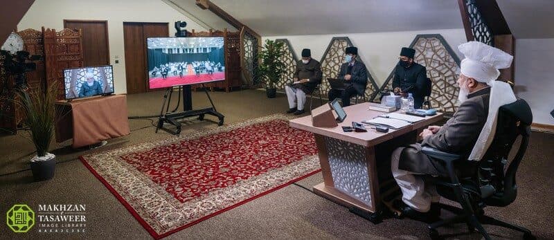 For effective tarbiyat, you will have to acquaint yourselves with the new environment: Arab Ahmadis in Canada meet Hazrat Khalifatul Masih 