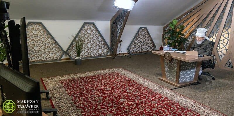 Instil self-confidence in your children to ensure positive upbringing: Huzoor grants audience to Arab Lajna and Nasirat members of Jamaat Canada 