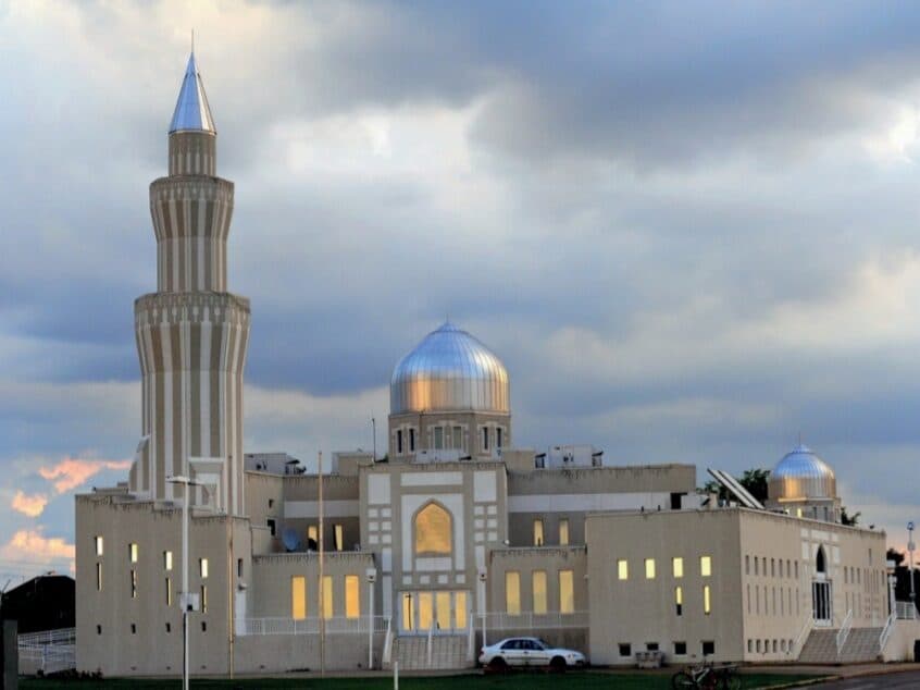For effective tarbiyat, you will have to acquaint yourselves with the new environment: Arab Ahmadis in Canada meet Hazrat Khalifatul Masih 