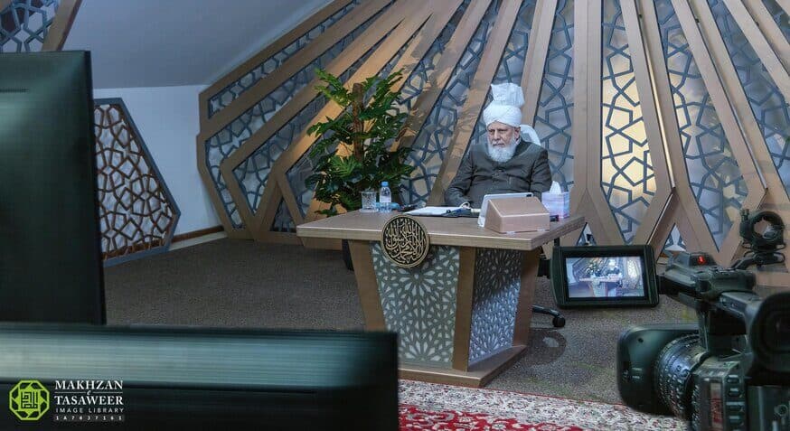 Befriend and love your children: Members of AMWSA Germany meet Hazrat Khalifatul Masih