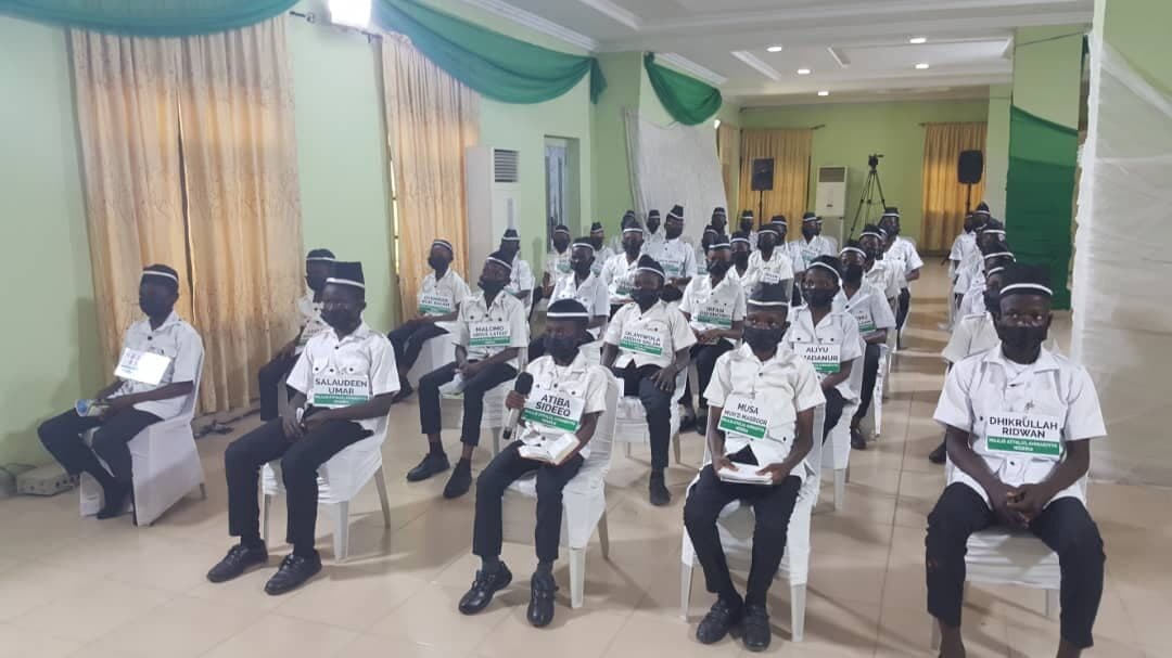 Ahmadis should not be afraid of anybody; they should be courageous: Atfal of Nigeria meet Hazrat Mirza Masroor Ahmad, Khalifatul Masih V, in a virtual mulaqat