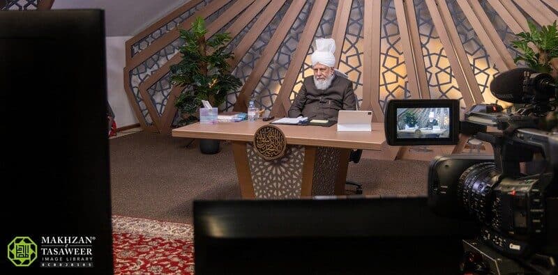 Courageously defend Islam: Nasirat Germany meet Hazrat Khalifatul Masih