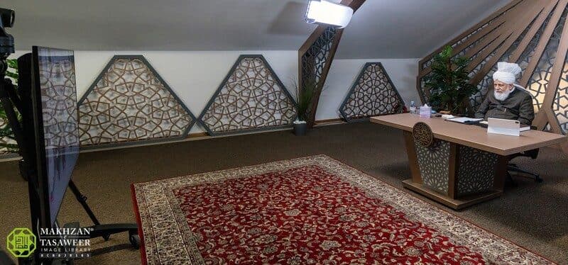 Hold onto Allah’s hand alone, success will follow: Lajna Germany meet Hazrat Khalifatul Masih V