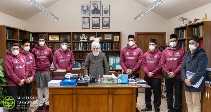 UK Khuddam meet Hazrat Khalifatul Masih for guidance before embarking on a tabligh tour of Argentina