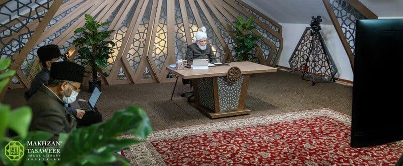 Clouds of war loom over us and people will ask why this happened: Khuddam from MKA USA meet Hazrat Khalifatul Masih