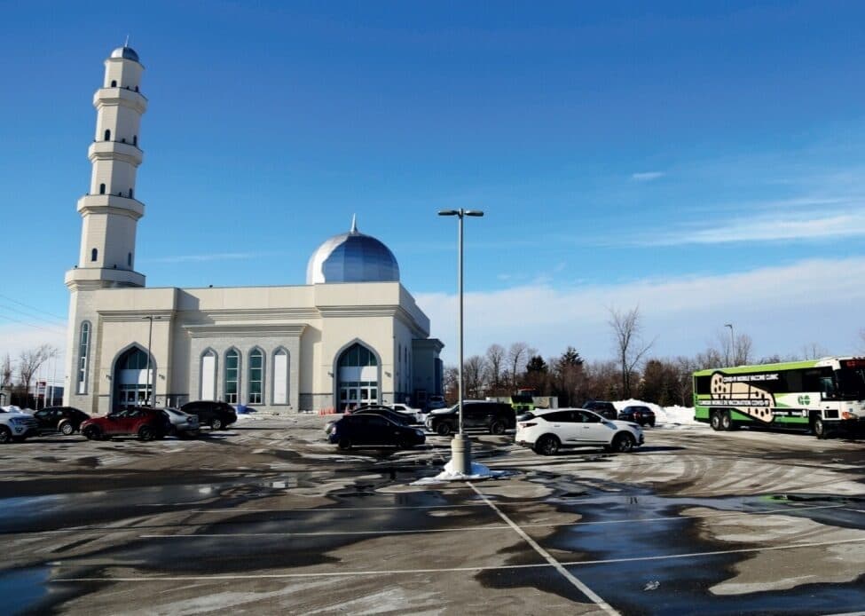Covid-19 vaccination clinics at Ahmadiyya mosques in Canada