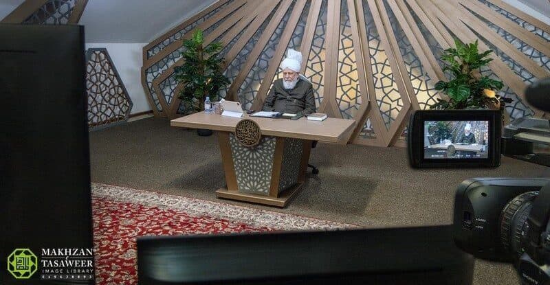 As an Ahmadi, you have no right to mislead people on social media: Khuddam from USA meet Hazrat Khalifatul Masih