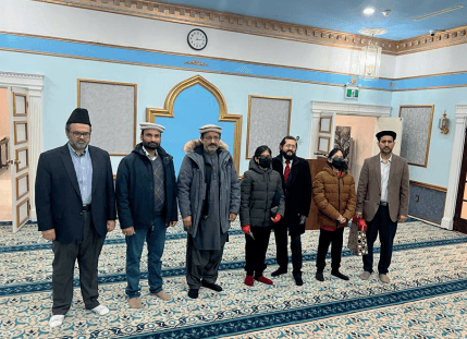 Official of consular functions of Ecuador visits Ahmadiyya mosque while in Toronto